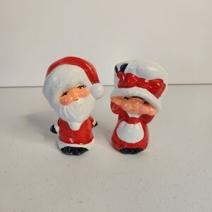 Vintage Santa Mrs Claus Salt & Pepper Shakers Ceramic Christmas Kitsch Retro 70s